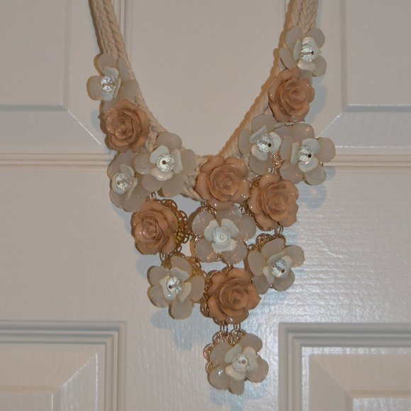 Oversized Bib Necklace - Picture 1 of 2